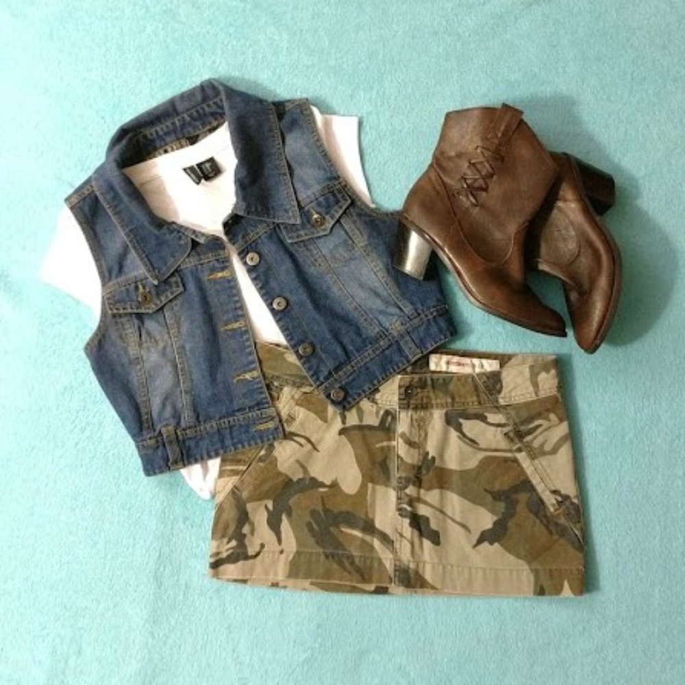 *3for$20*CAMO print denim skirt, Size 9